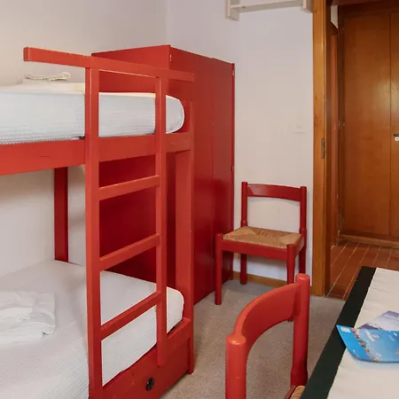 Porthos 37 By Interhome וורבייה