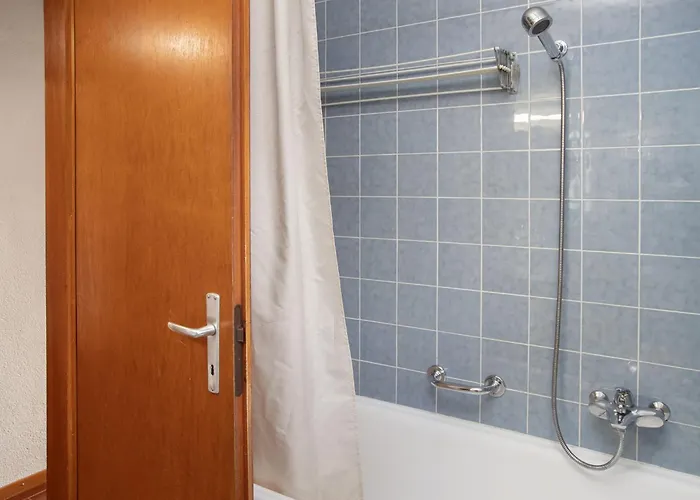 Porthos 37 By Interhome فيربير